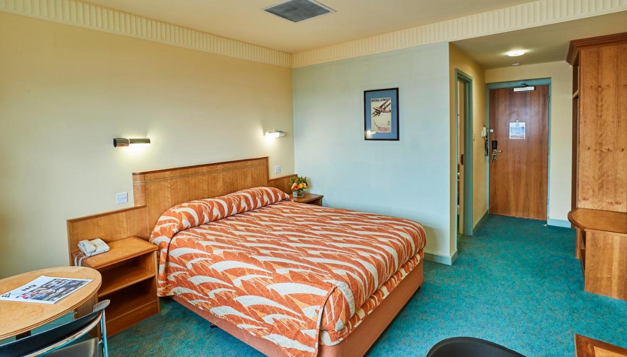 The Aviator Hotel Sywell Экстерьер фото